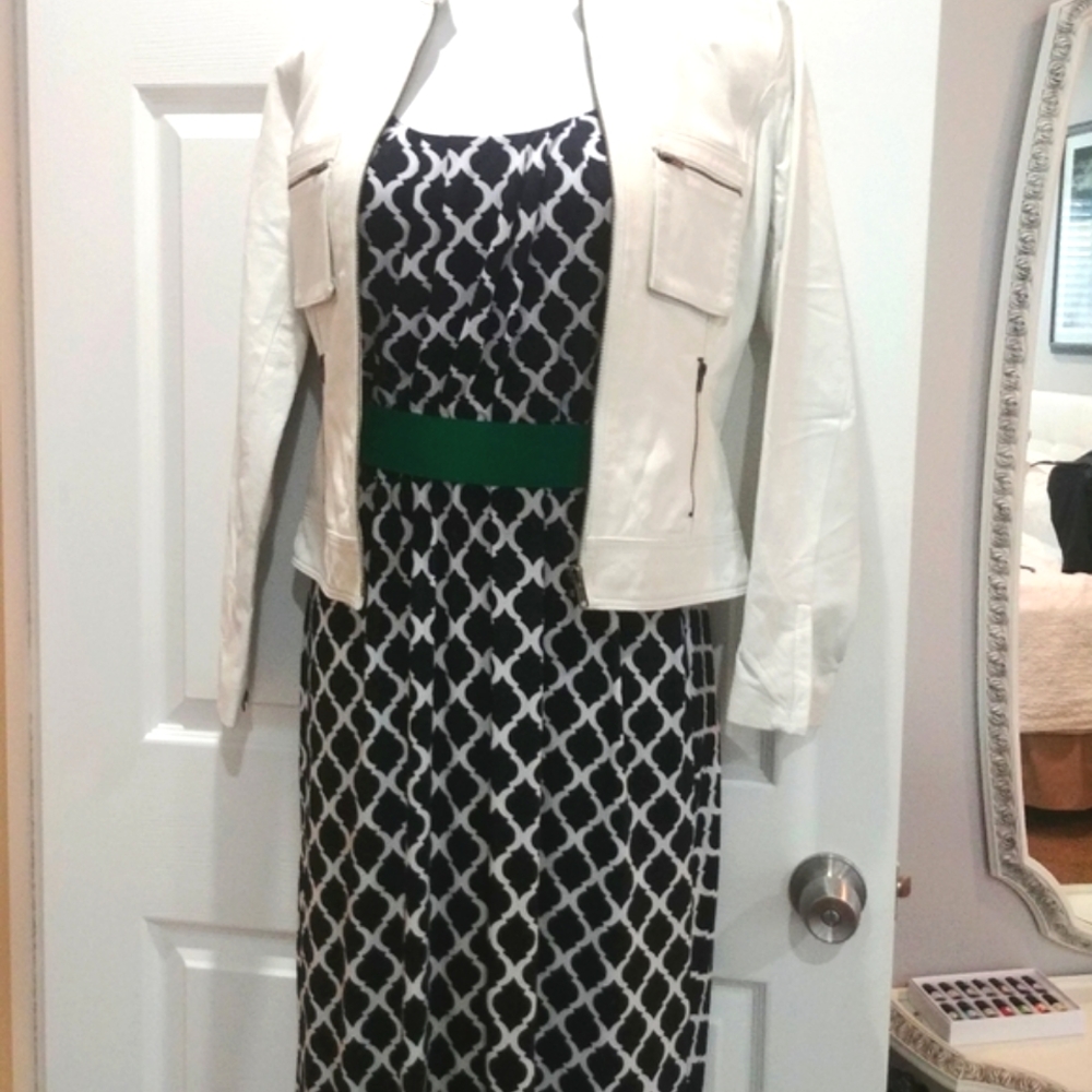 Robbie Bee graphic B&W sleeveless Column Maxi, easy elastic waist Fits Medium